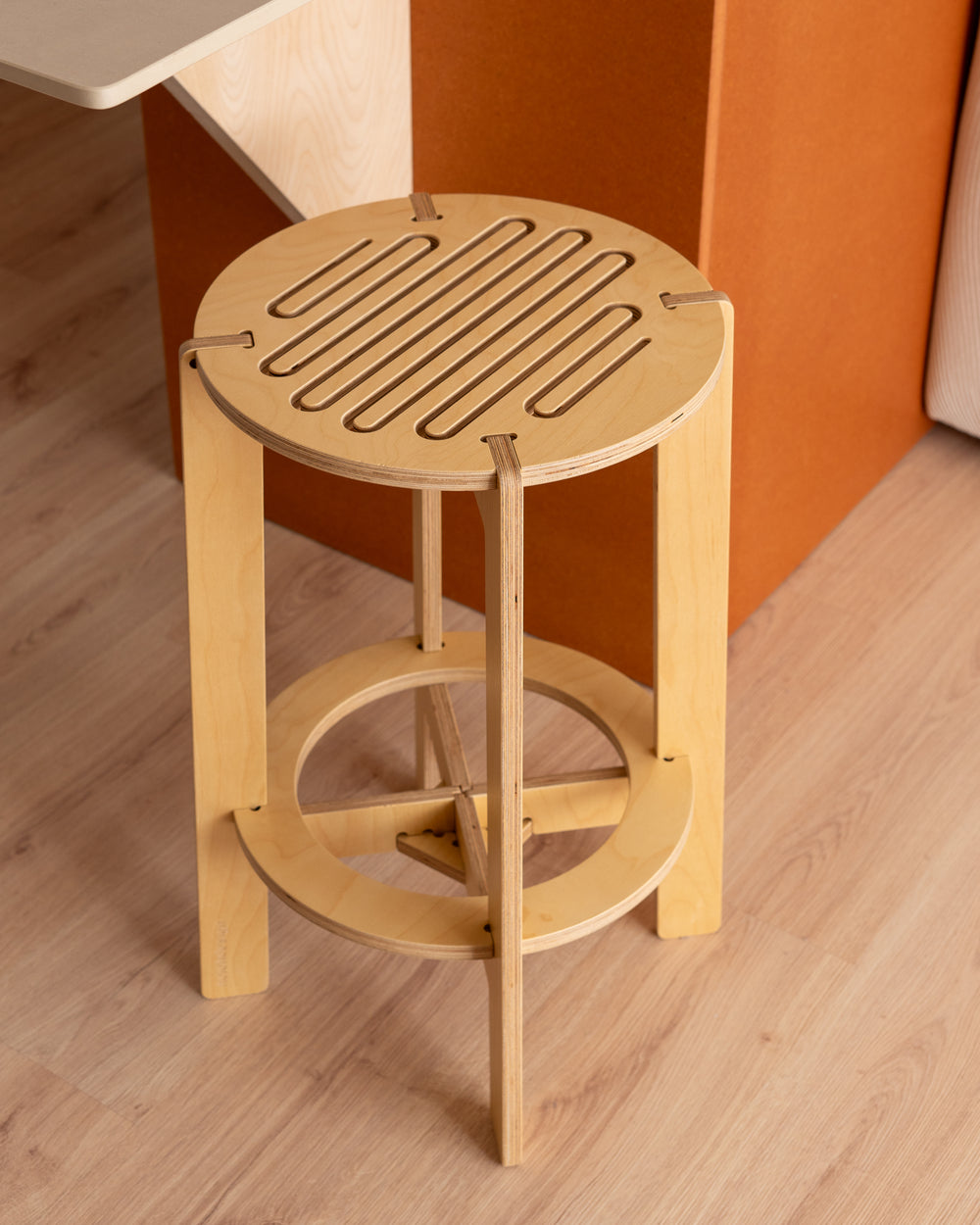 taburete de madera spring