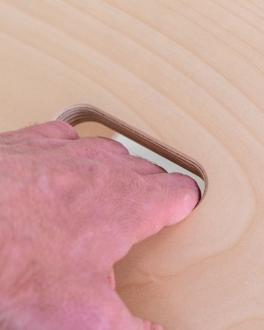 detalle taburete agujero para poder cojerlo