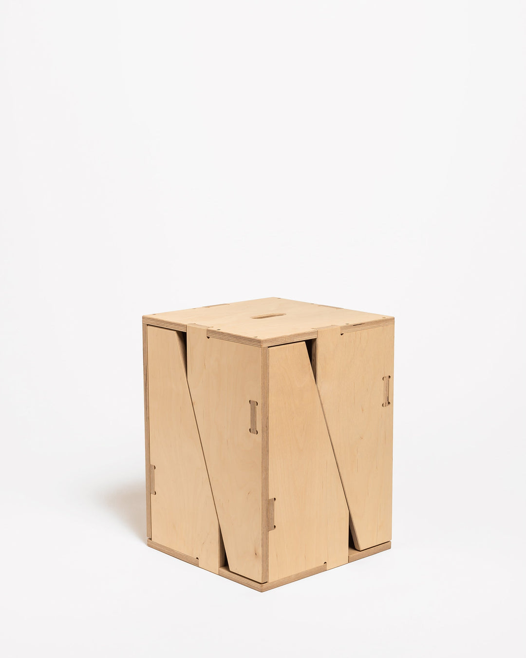 IN | Taburetes apilables (diseño 2019)