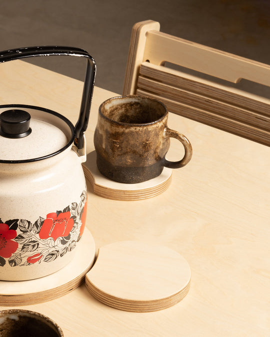 posavasos redondos madera con taza