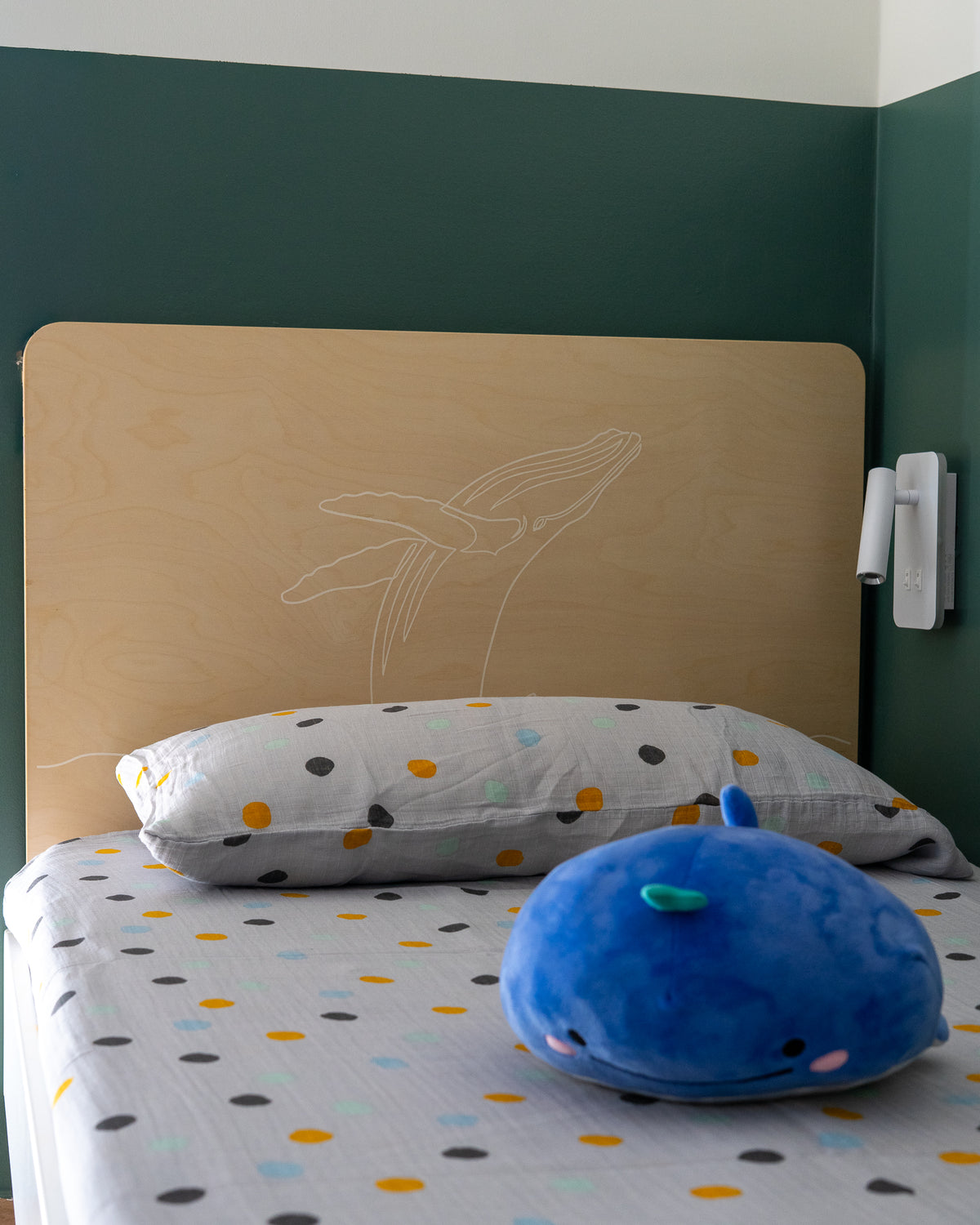 Kids headrest with animal drawing