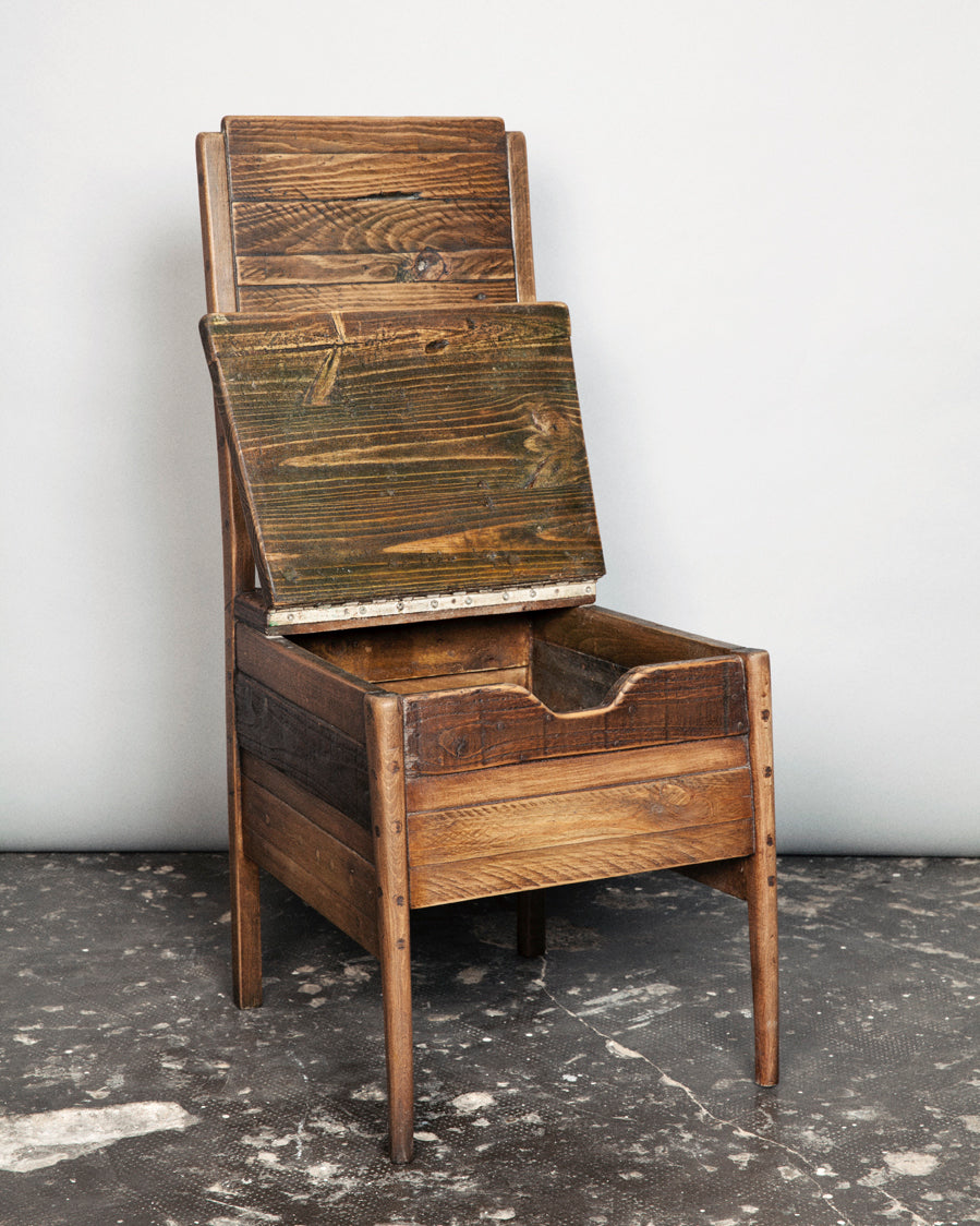 rE | Chair with concealed storage