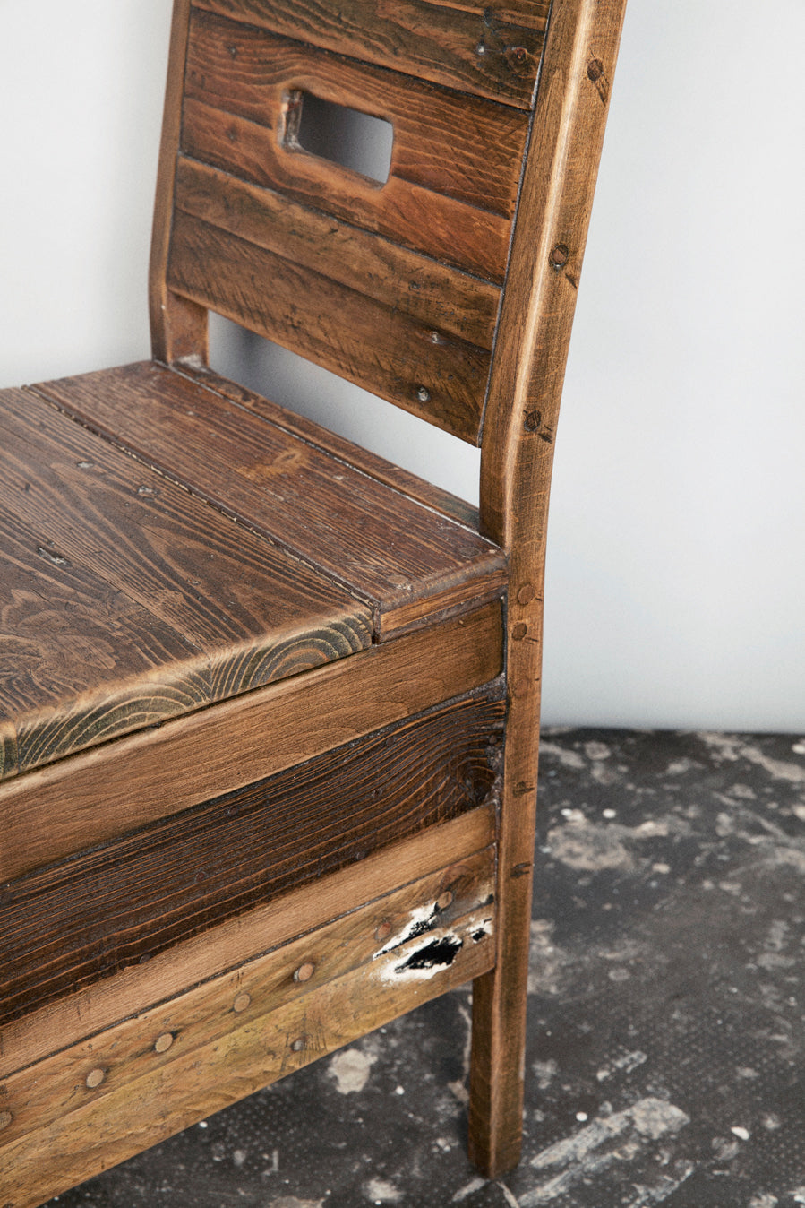 rE | Chair with concealed storage