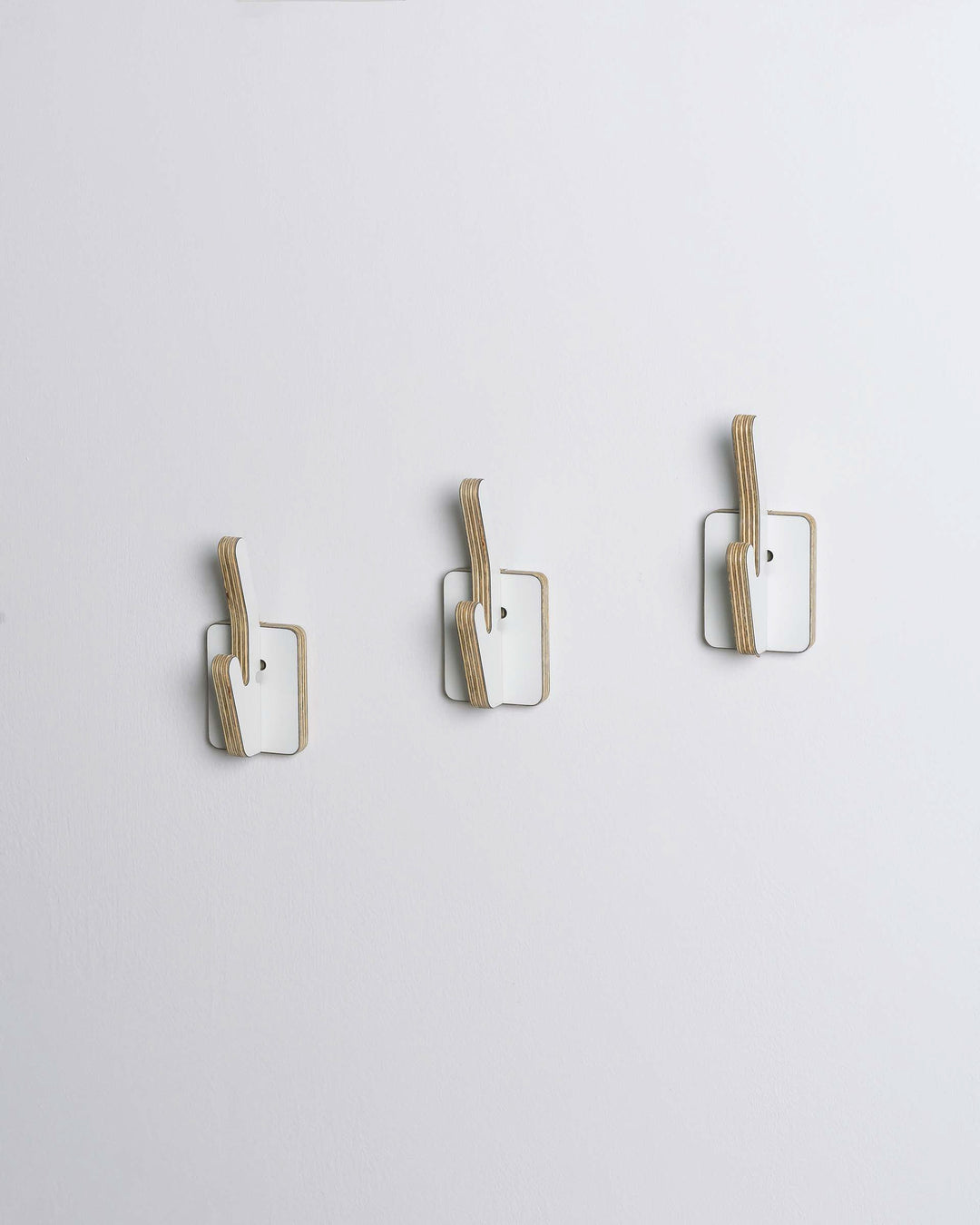ON | Colgador de madera individual 